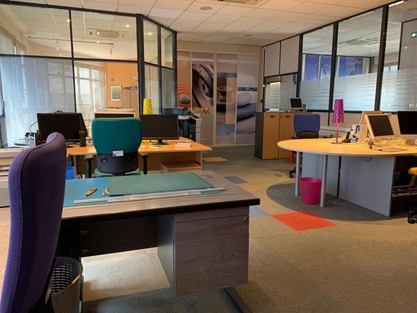 Bureau
         7 pièces
        - 208 m²