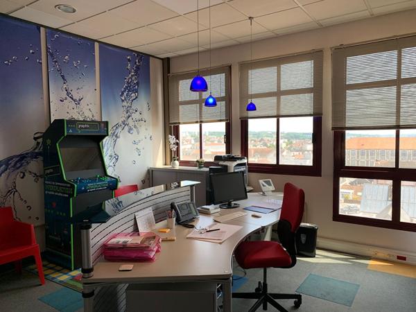 Bureau
         7 pièces
        - 208 m²
