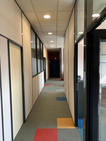 Bureau
         7 pièces
        - 208 m²