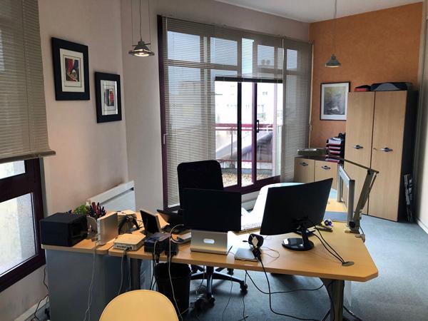 Bureau
         7 pièces
        - 208 m²