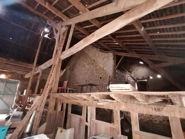 Maison à rénover avec granges et terrain St Etienne de Fursac