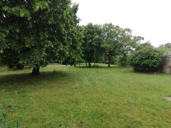 Maison à rénover avec granges et terrain St Etienne de Fursac