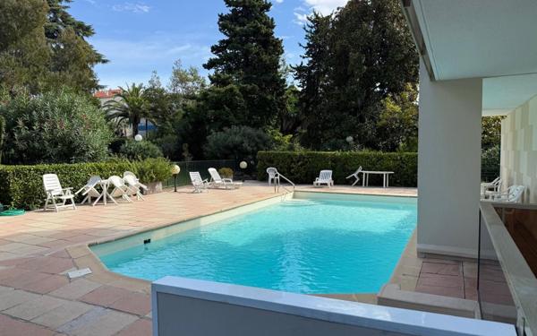 Appartement à vendre    1 pièce • 24 m2 Cannes