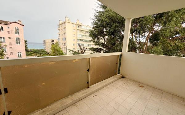 Appartement à vendre    1 pièce • 24 m2 Cannes