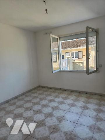 SAINT AMAND LES EAUX : MAISON INDIVIDUELLE DE PLAIN PIED