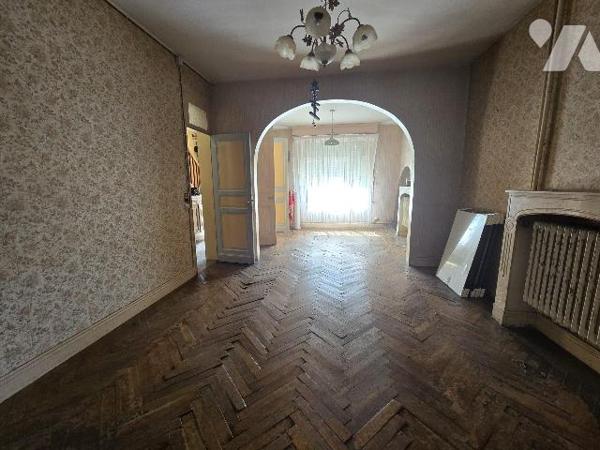 MAISON 7 PIÈCES AVEC JARDIN - BRUAY SUR ESCAUT Venez découvrir cette maison de 7 pièces d'envir...