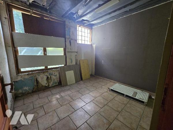 MAISON 7 PIÈCES AVEC JARDIN - BRUAY SUR ESCAUT Venez découvrir cette maison de 7 pièces d'envir...