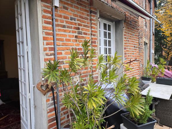 Placé dans un des plus beau quartier de LOUHANS ,magnifique appartement rénové avec charme et authenticité coup de coeur garantie.