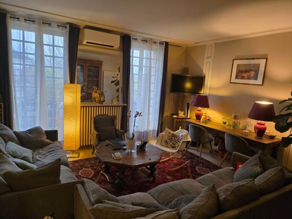 Placé dans un des plus beau quartier de LOUHANS ,magnifique appartement rénové avec charme et authenticité coup de coeur garantie.