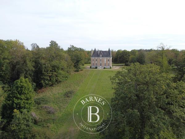Orléans, Château 14 Chambres -  484 m² à vendre