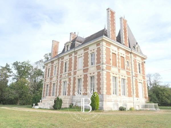 Orléans, Château 14 Chambres -  484 m² à vendre