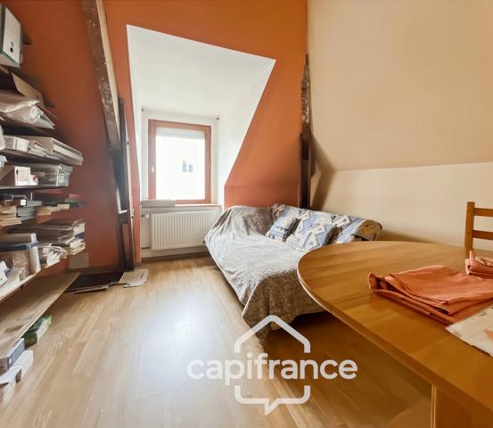 Rennes, Maison de charme Type 7 de 202 m2 (134) m2 pondérés) terrain de 218 m2 - Sous-sol de 68 m2 + Double Garage