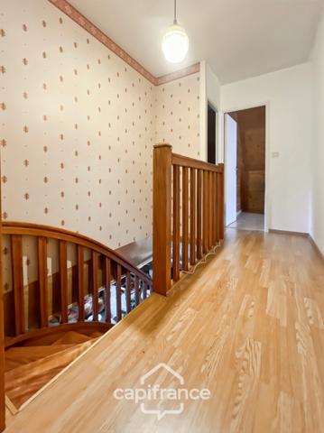 Rennes, Maison de charme Type 7 de 202 m2 (134) m2 pondérés) terrain de 218 m2 - Sous-sol de 68 m2 + Double Garage