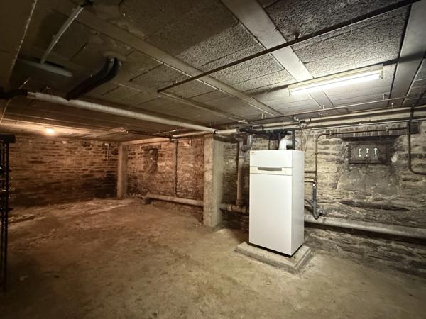 Rennes, Maison de charme Type 7 de 202 m2 (134) m2 pondérés) terrain de 218 m2 - Sous-sol de 68 m2 + Double Garage