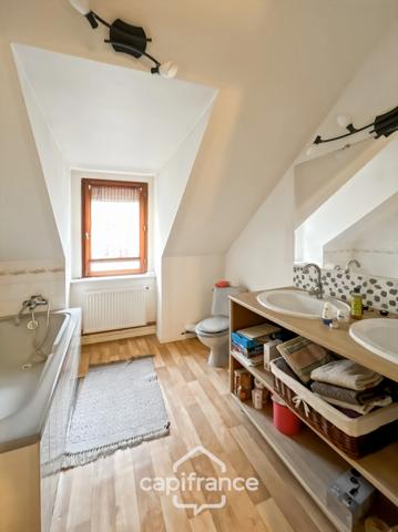 Rennes, Maison de charme Type 7 de 202 m2 (134) m2 pondérés) terrain de 218 m2 - Sous-sol de 68 m2 + Double Garage