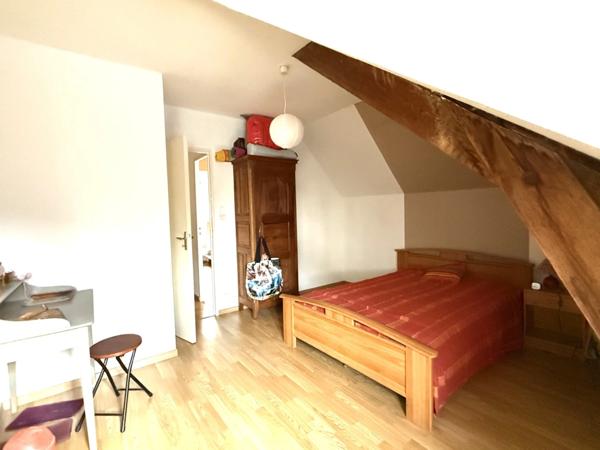 Rennes, Maison de charme Type 7 de 202 m2 (134) m2 pondérés) terrain de 218 m2 - Sous-sol de 68 m2 + Double Garage