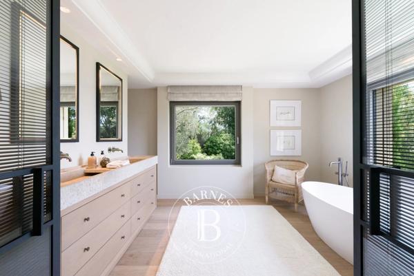 Grasse, Villa 5 Chambres -  410 m² à vendre