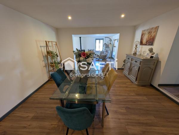 Grange restaurée dans son intégralité avec des matériaux haut de gamme, dotée d'une piscine.