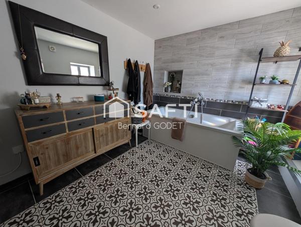 Grange restaurée dans son intégralité avec des matériaux haut de gamme, dotée d'une piscine.