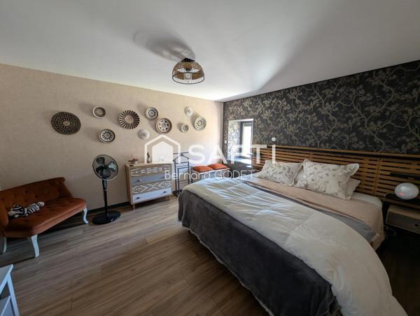 Grange restaurée dans son intégralité avec des matériaux haut de gamme, dotée d'une piscine.