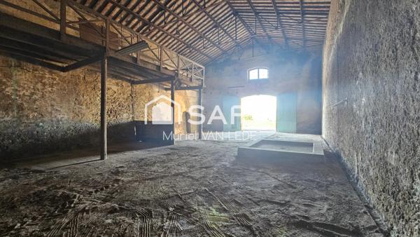 Remise en pierre de 235 m² avec vue dégagée sur la campagne