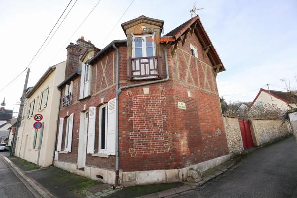 Maison de ville en briques. Années 1900. 6 pièces
