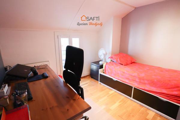 Maison de ville en briques. Années 1900. 6 pièces