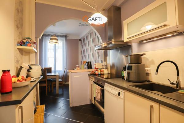 Maison de ville en briques. Années 1900. 6 pièces