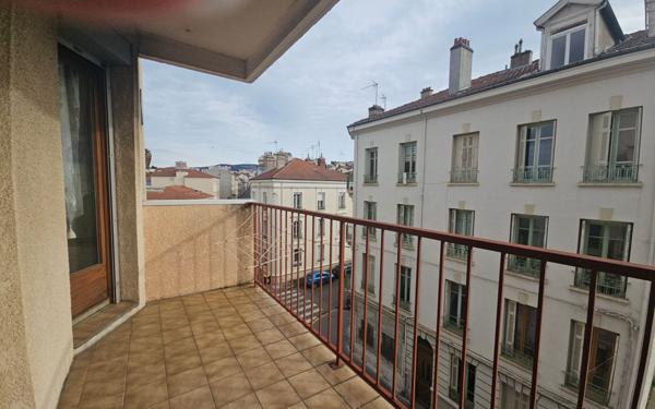 Appartement à vendre    3 pièces • 6 802 m2 Saint-Étienne