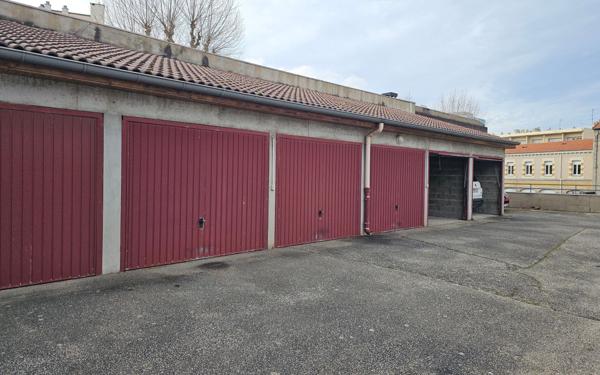 Appartement à vendre    3 pièces • 6 802 m2 Saint-Étienne