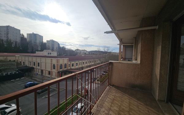 Appartement à vendre    3 pièces • 6 802 m2 Saint-Étienne