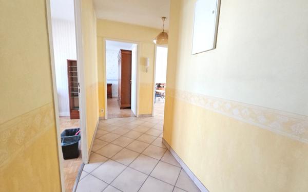 Appartement à vendre    3 pièces • 6 802 m2 Saint-Étienne