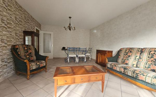 Appartement à vendre    3 pièces • 6 802 m2 Saint-Étienne