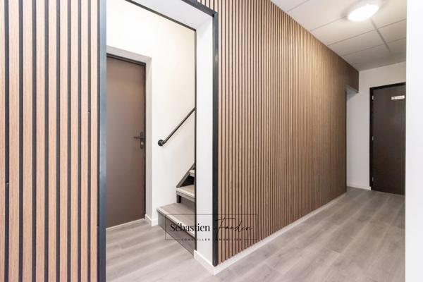 Dpt Bouches du Rhône (13), à louer GEMENOS Bureau 15 m² - Climatisation réversible - Electricité et fibre (inclus dans les charges) - Stationnement facile - Rénové