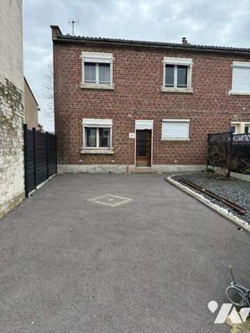 Maison à vendre à BOHAIN EN VERMANDOIS comprenant rdc: entrée avec placard, w.c, cuisine, salle...
