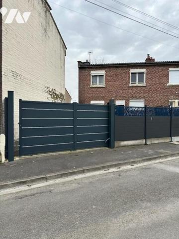 Maison à vendre à BOHAIN EN VERMANDOIS comprenant rdc: entrée avec placard, w.c, cuisine, salle...