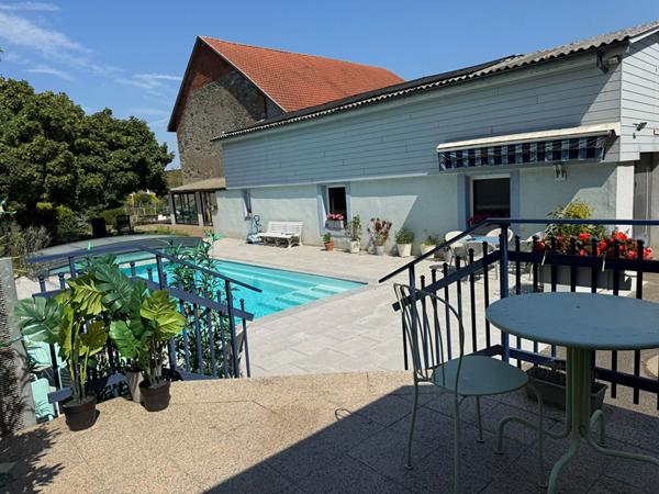 Maison - 9 pièces - 292 m²