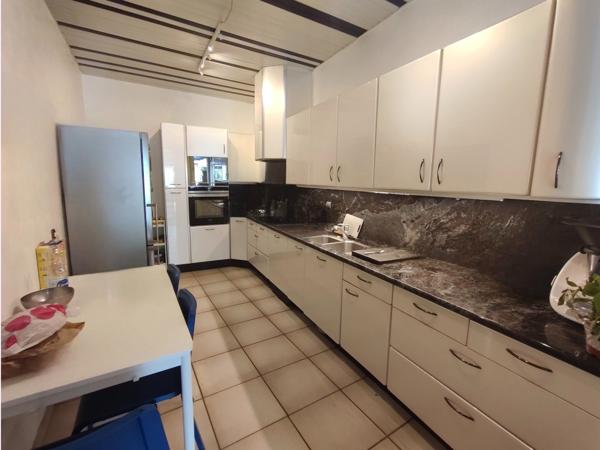 Maison - 9 pièces - 292 m²