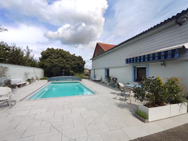 Maison - 9 pièces - 292 m²