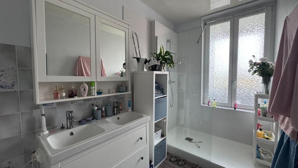 Maison - 9 pièces - 292 m²