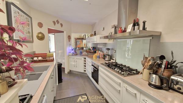Maison plain-pied 3 chambres, 118 m2 -La Rochelle €530 250 ** - Référence ND732E