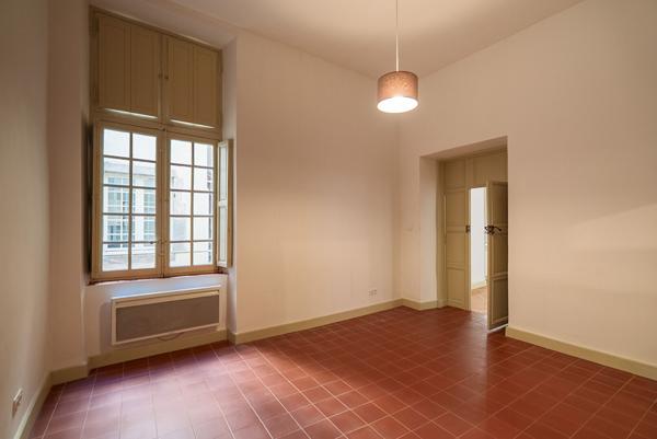 CARCASSONNE – BASTIDE ST-LOUIS Appartement T3 97m² dans un immeuble de caractère avec cour et jardin intérieur communs