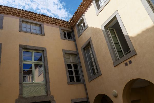 CARCASSONNE – BASTIDE ST-LOUIS Appartement T3 97m² dans un immeuble de caractère avec cour et jardin intérieur communs