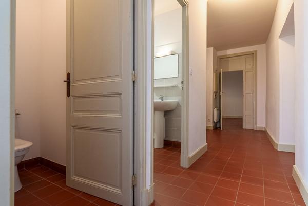 CARCASSONNE – BASTIDE ST-LOUIS Appartement T3 97m² dans un immeuble de caractère avec cour et jardin intérieur communs