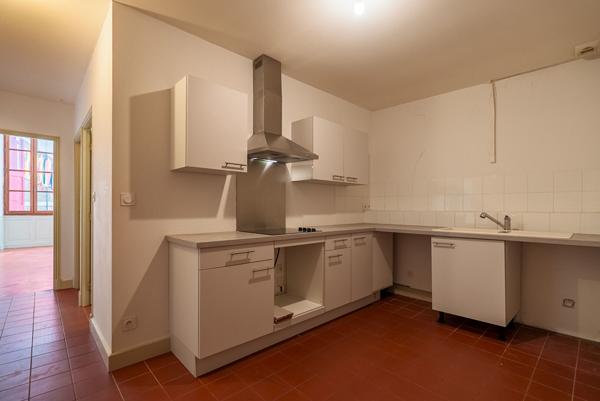 CARCASSONNE – BASTIDE ST-LOUIS Appartement T3 97m² dans un immeuble de caractère avec cour et jardin intérieur communs
