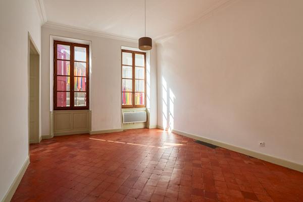 CARCASSONNE – BASTIDE ST-LOUIS Appartement T3 97m² dans un immeuble de caractère avec cour et jardin intérieur communs