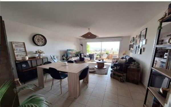 Appartement à vendre    3 pièces • 69 m2 Saint-Laurent-du-Var