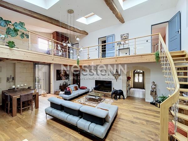 Maison en pierre rénovée 212 m²  à Cambes
