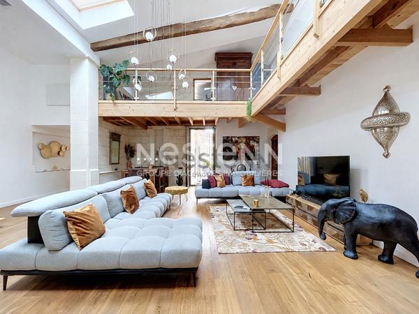 Maison en pierre rénovée 212 m²  à Cambes