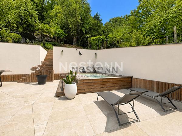 Maison en pierre rénovée 212 m²  à Cambes